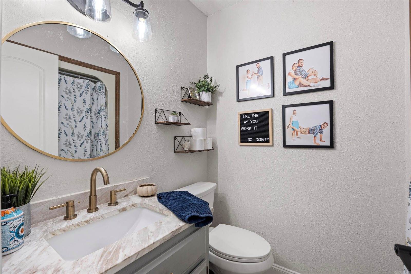 1424 N Lands End Pt, Russellville, AR 72802