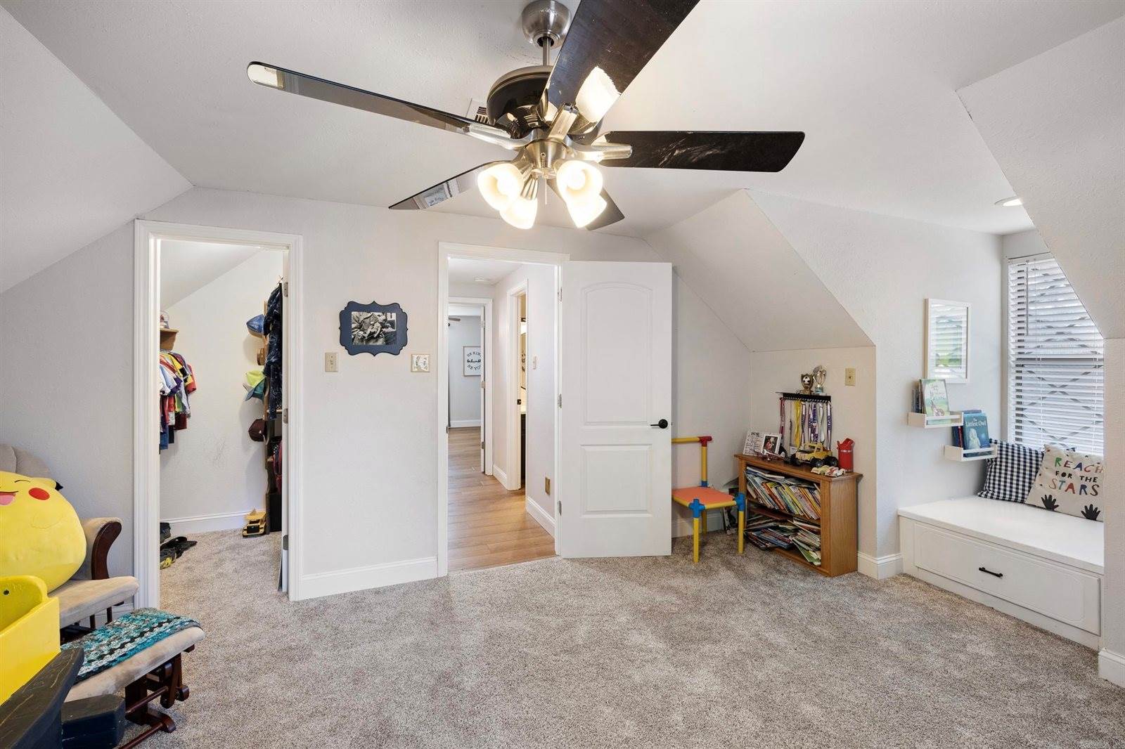 1424 N Lands End Pt, Russellville, AR 72802