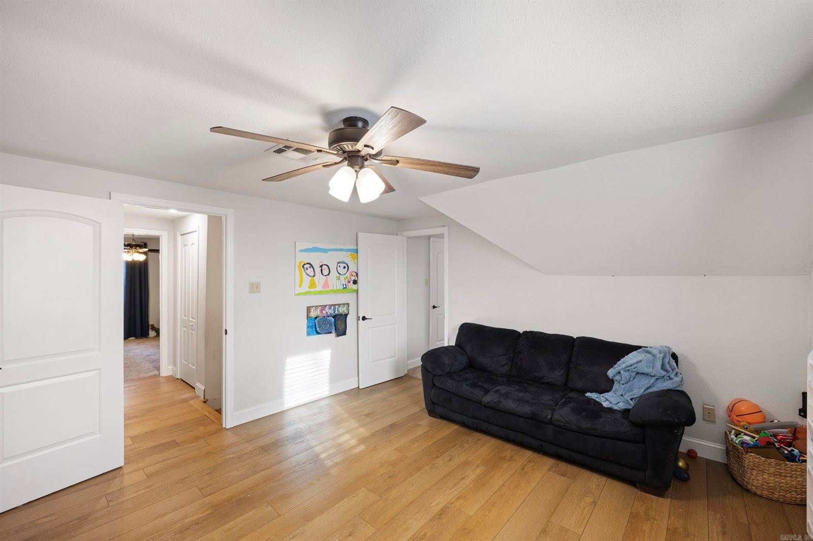 1424 N Lands End Pt, Russellville, AR 72802