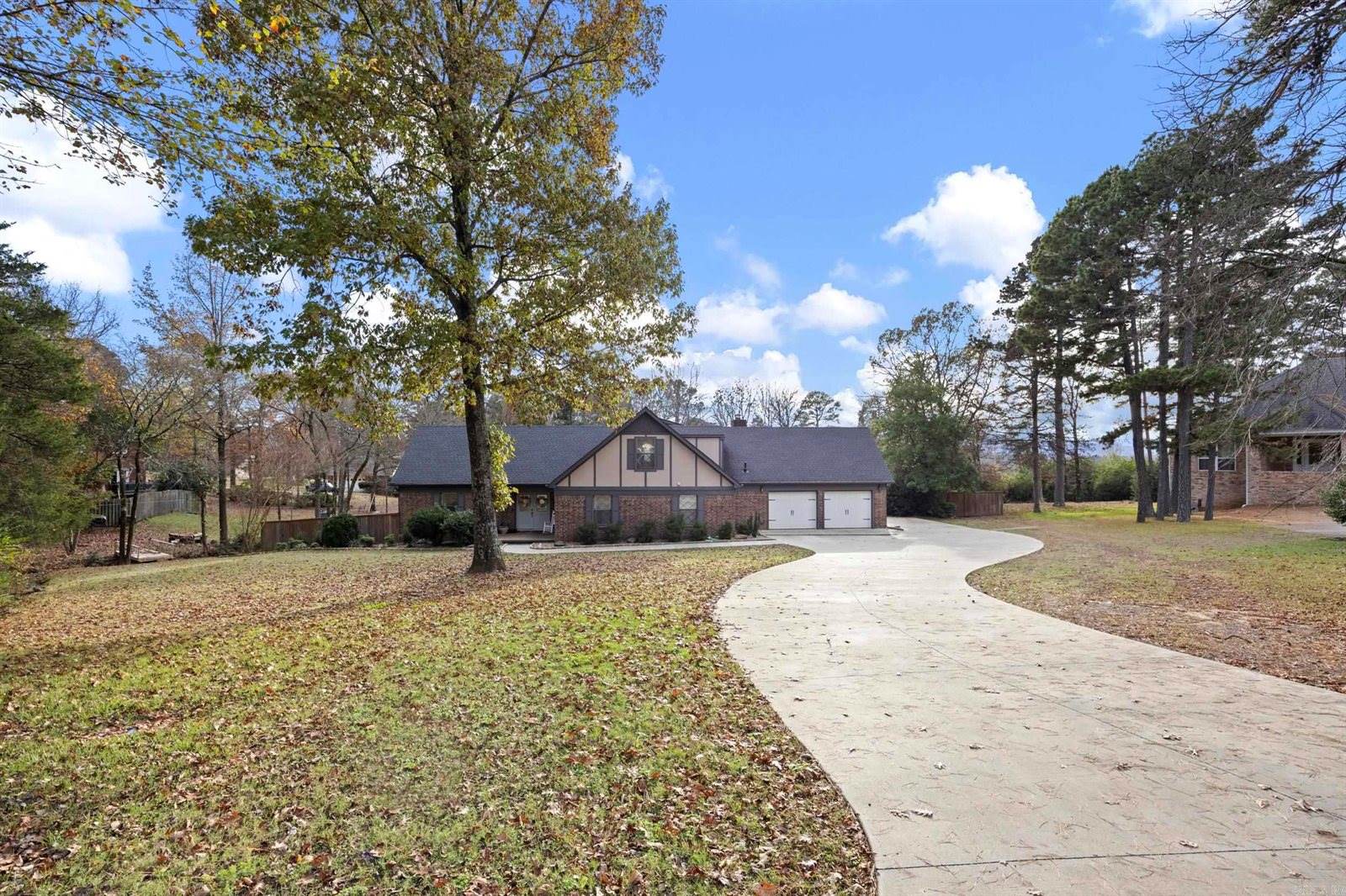 1424 N Lands End Pt, Russellville, AR 72802