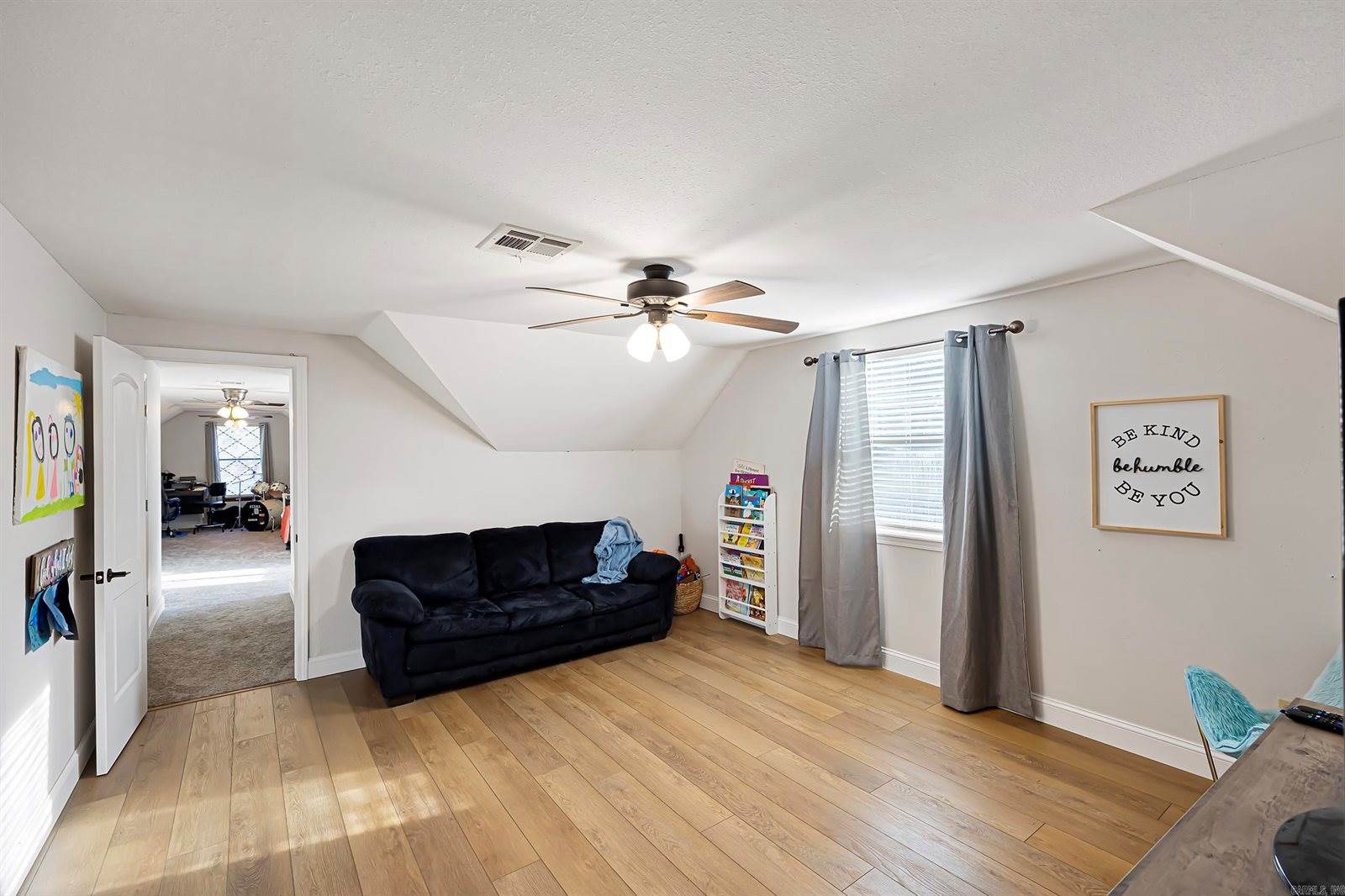 1424 N Lands End Pt, Russellville, AR 72802