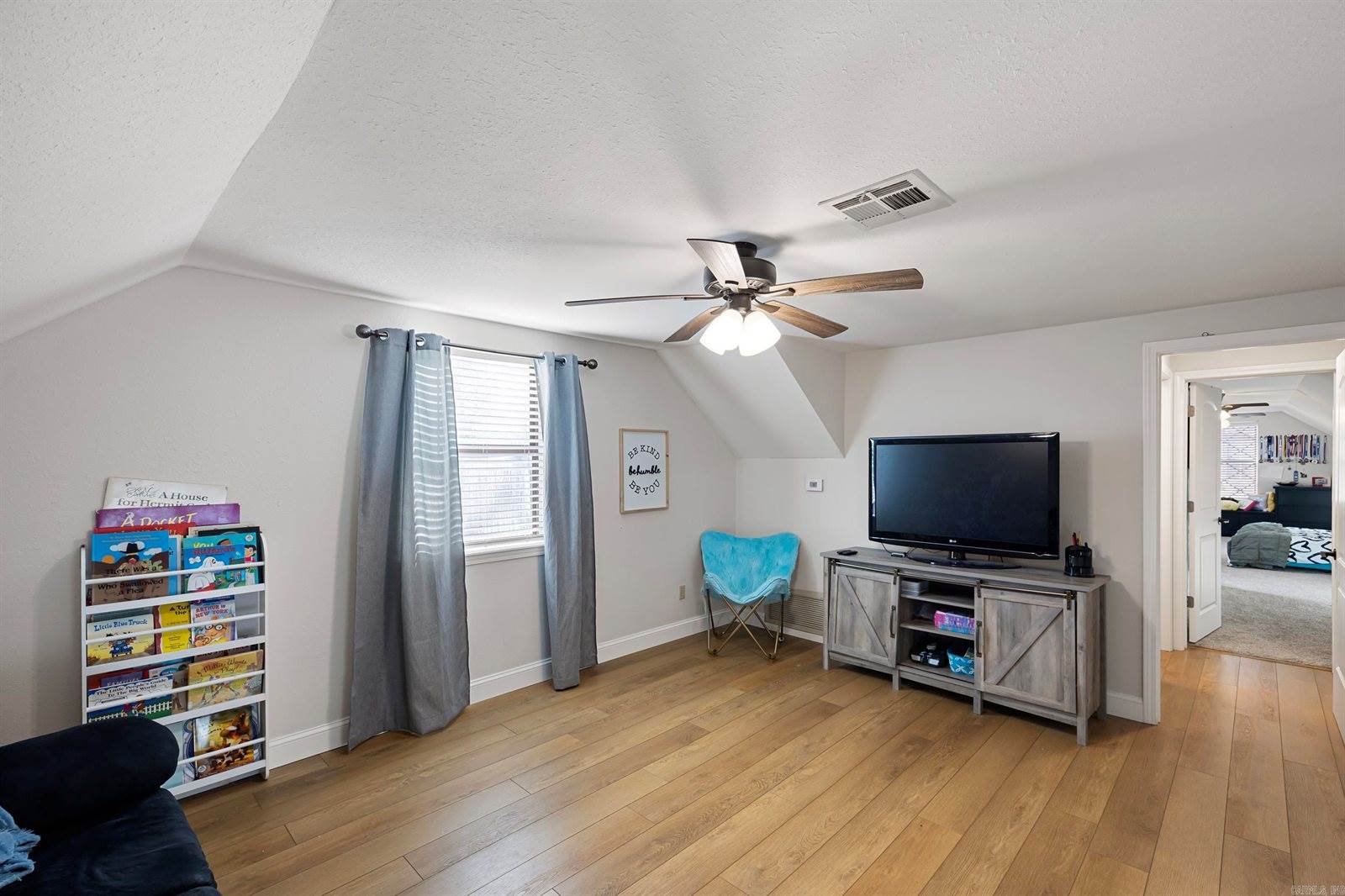 1424 N Lands End Pt, Russellville, AR 72802