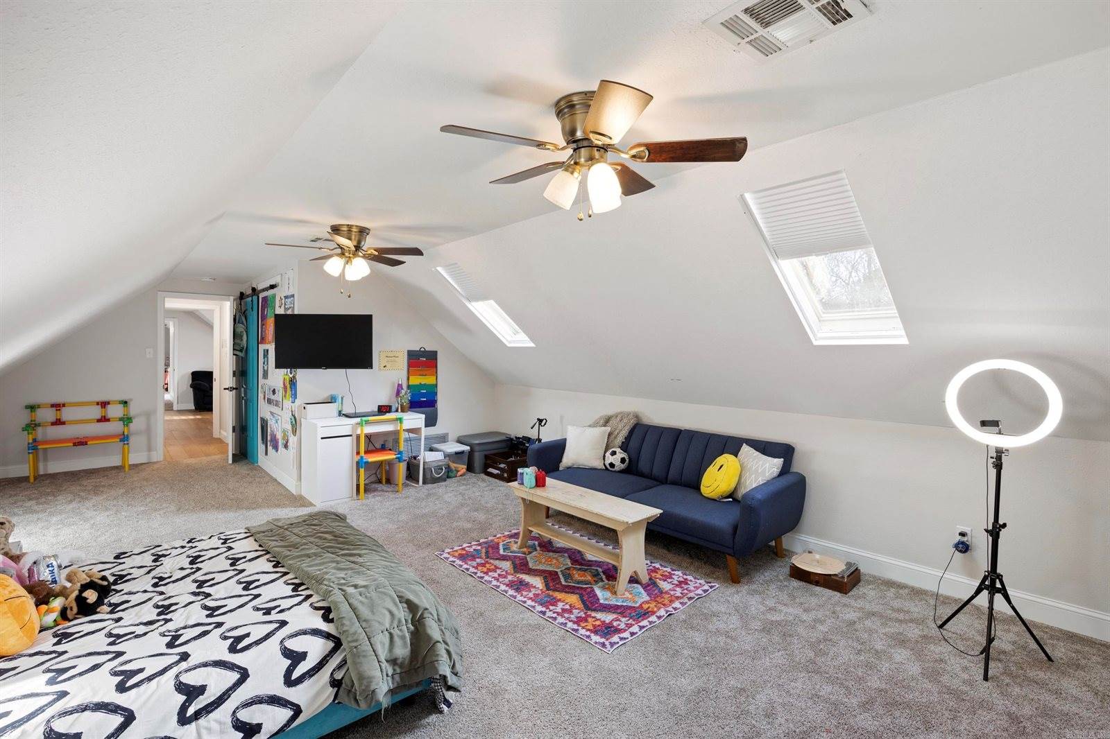 1424 N Lands End Pt, Russellville, AR 72802