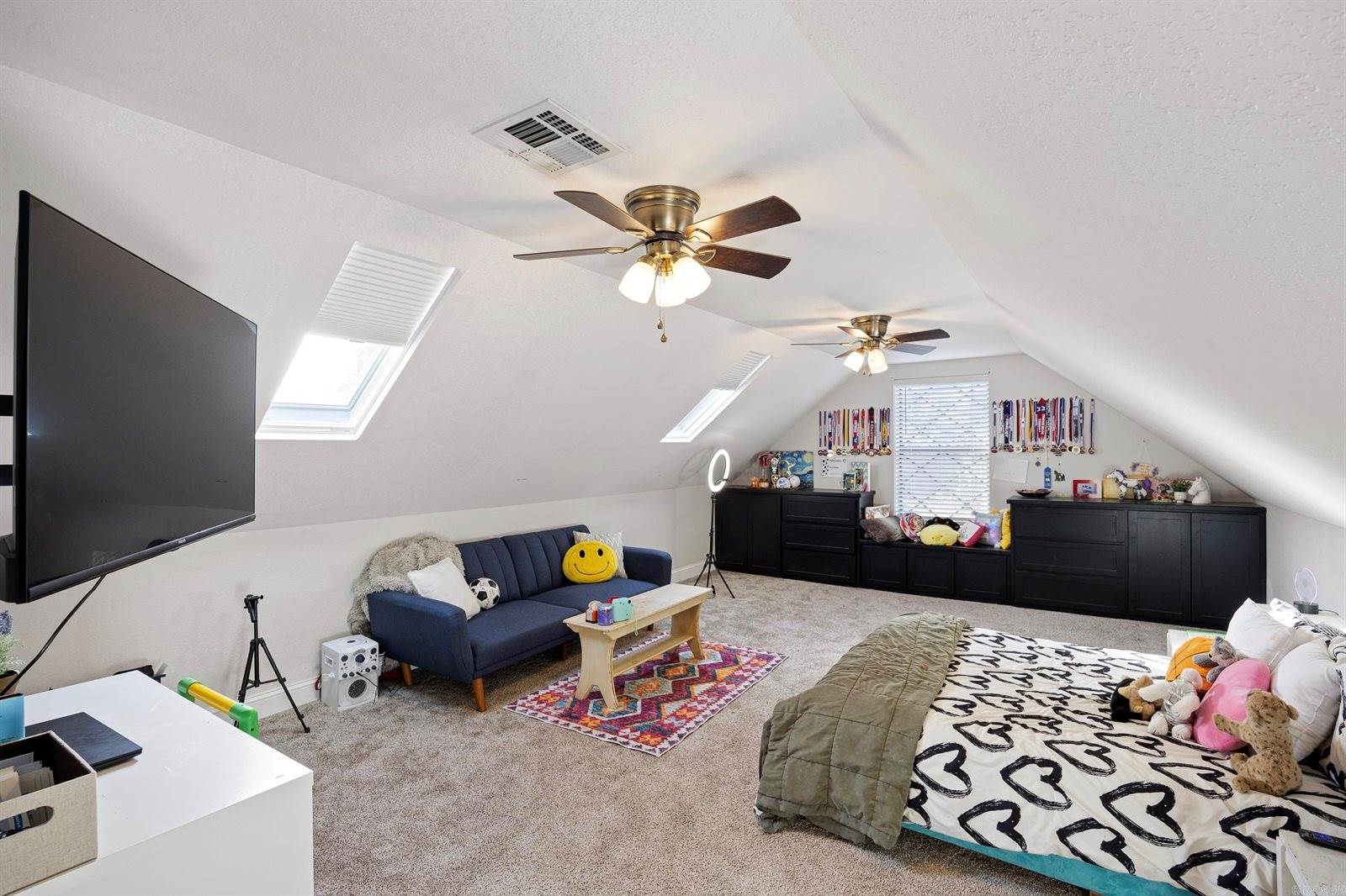 1424 N Lands End Pt, Russellville, AR 72802