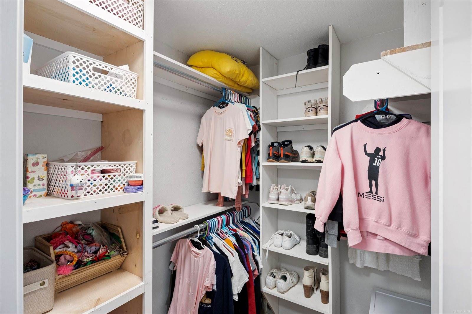 1424 N Lands End Pt, Russellville, AR 72802