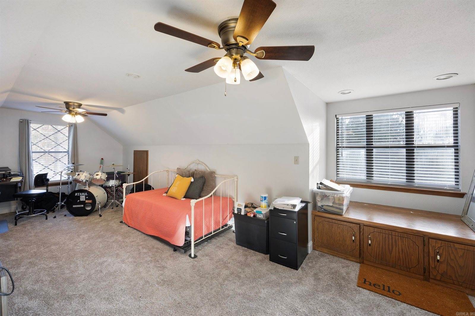 1424 N Lands End Pt, Russellville, AR 72802