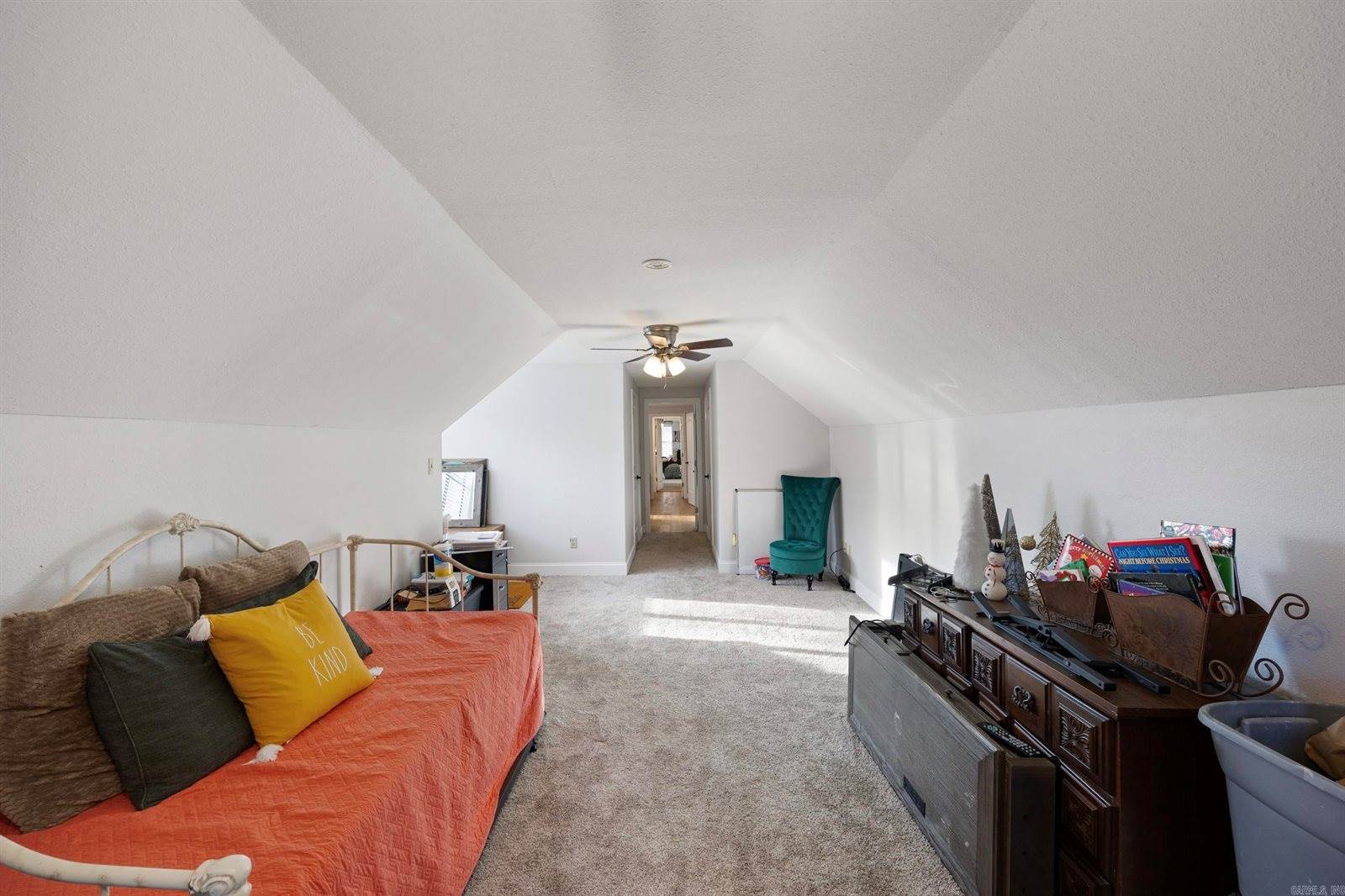 1424 N Lands End Pt, Russellville, AR 72802