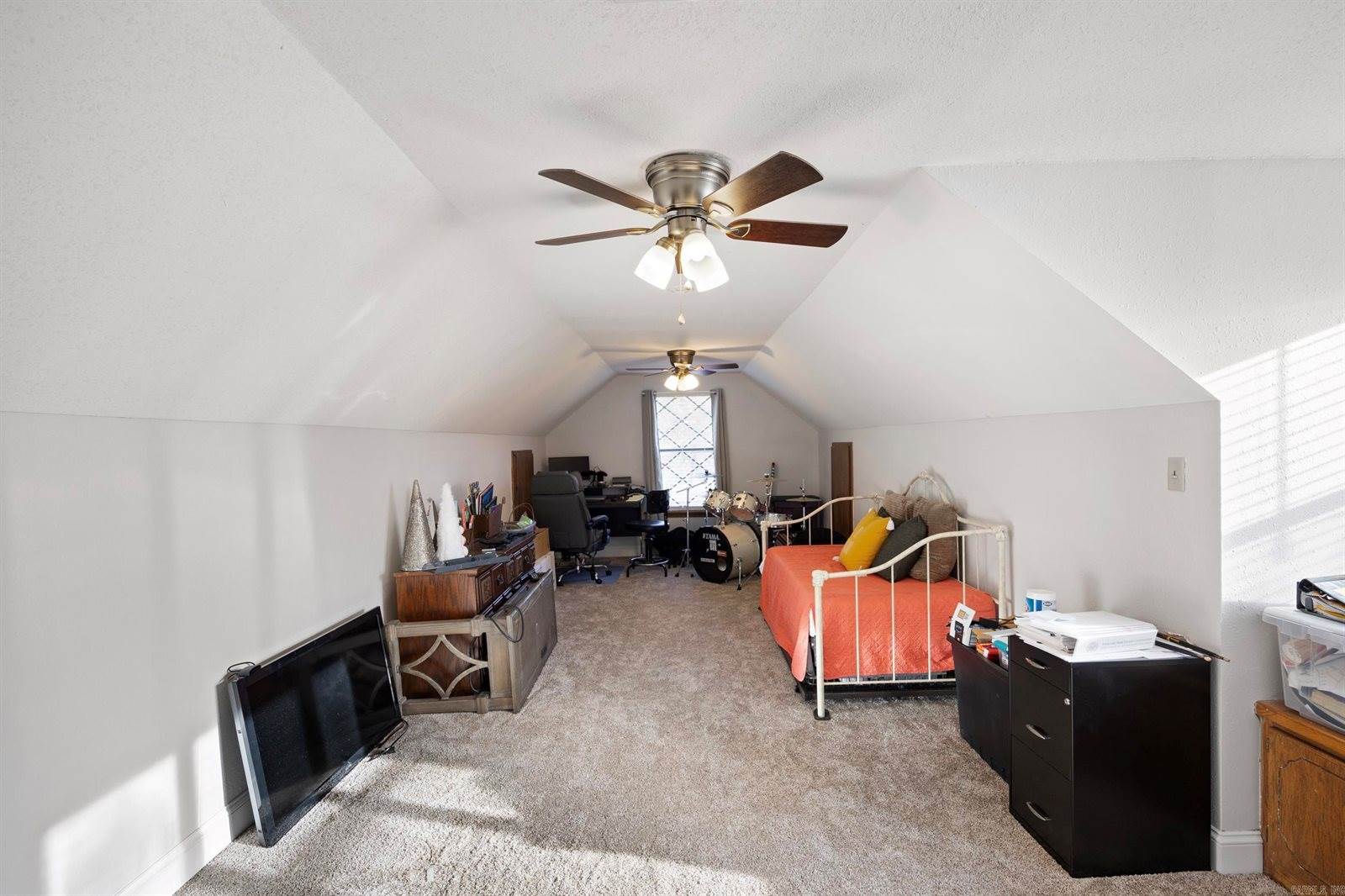 1424 N Lands End Pt, Russellville, AR 72802