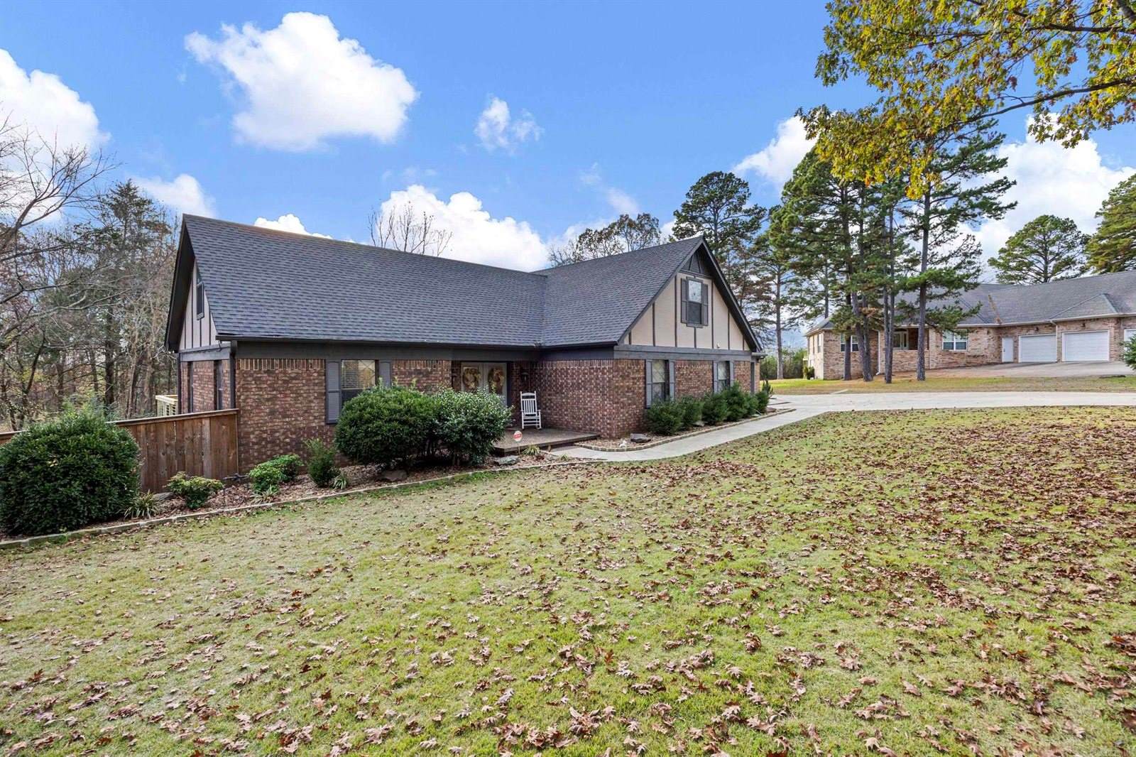 1424 N Lands End Pt, Russellville, AR 72802