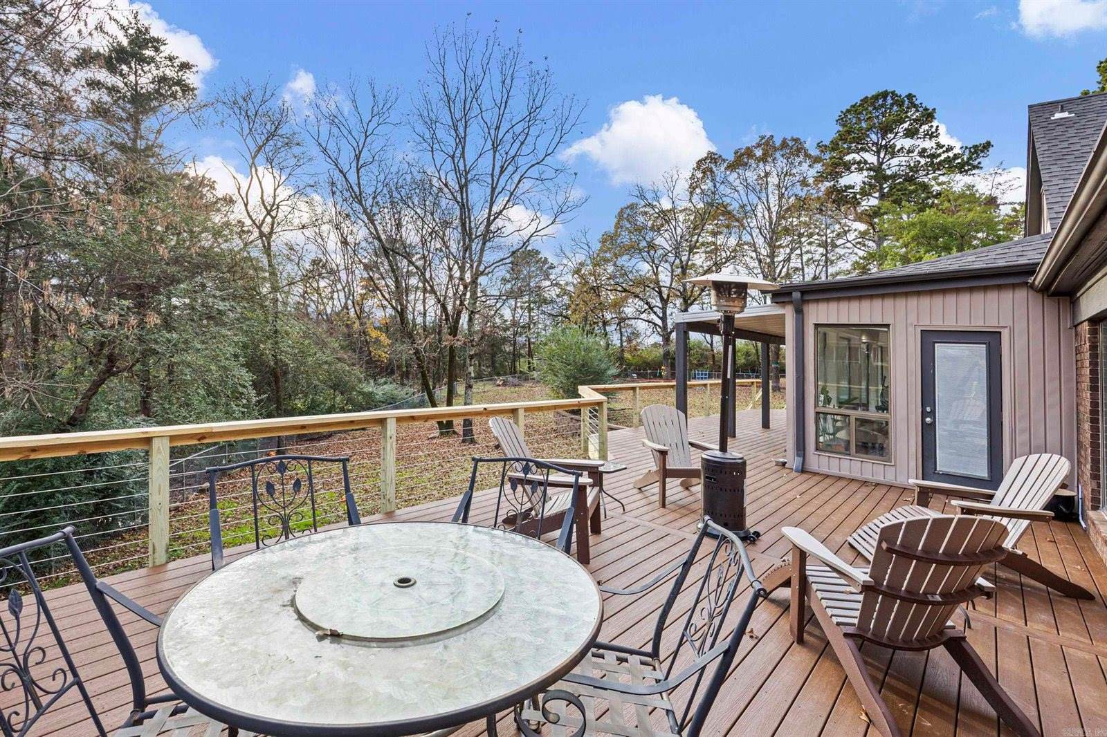 1424 N Lands End Pt, Russellville, AR 72802