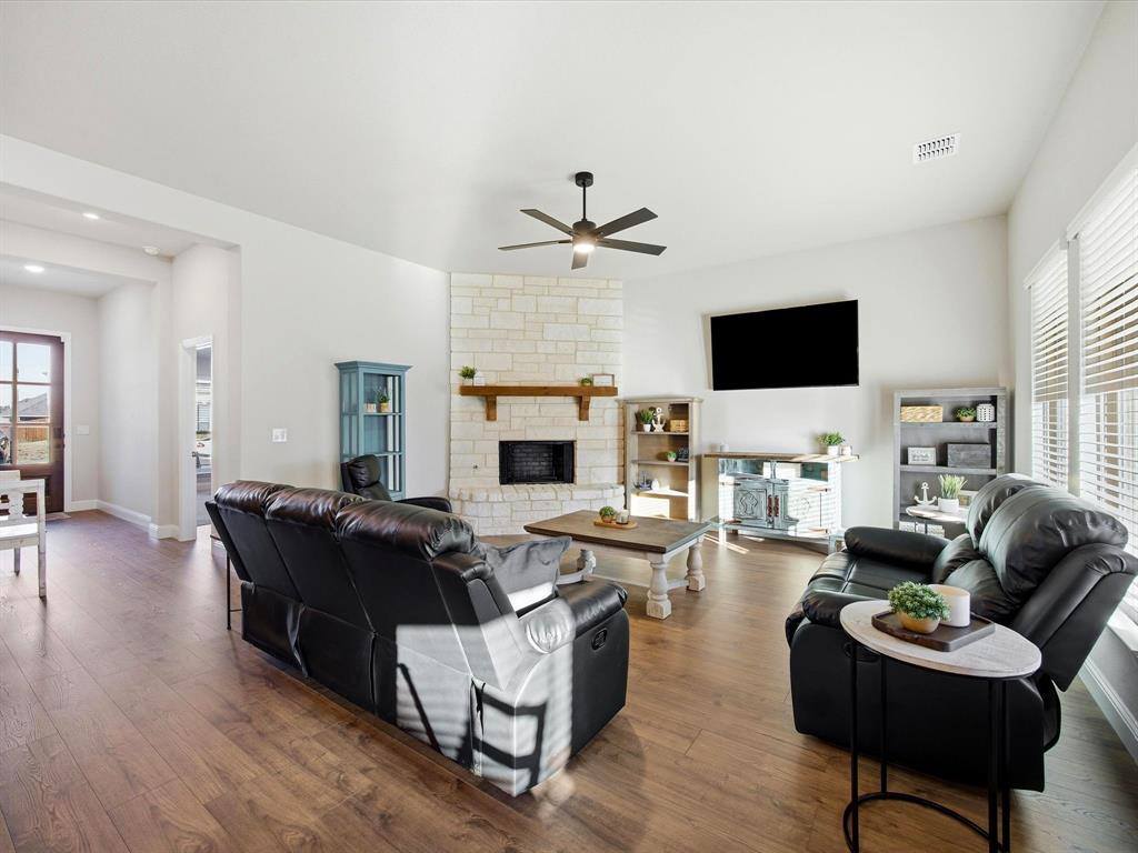 224 Comanche Trail, Alvarado, TX 76009