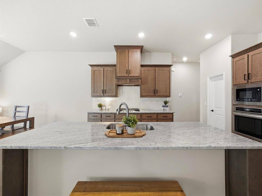 224 Comanche Trail, Alvarado, TX 76009