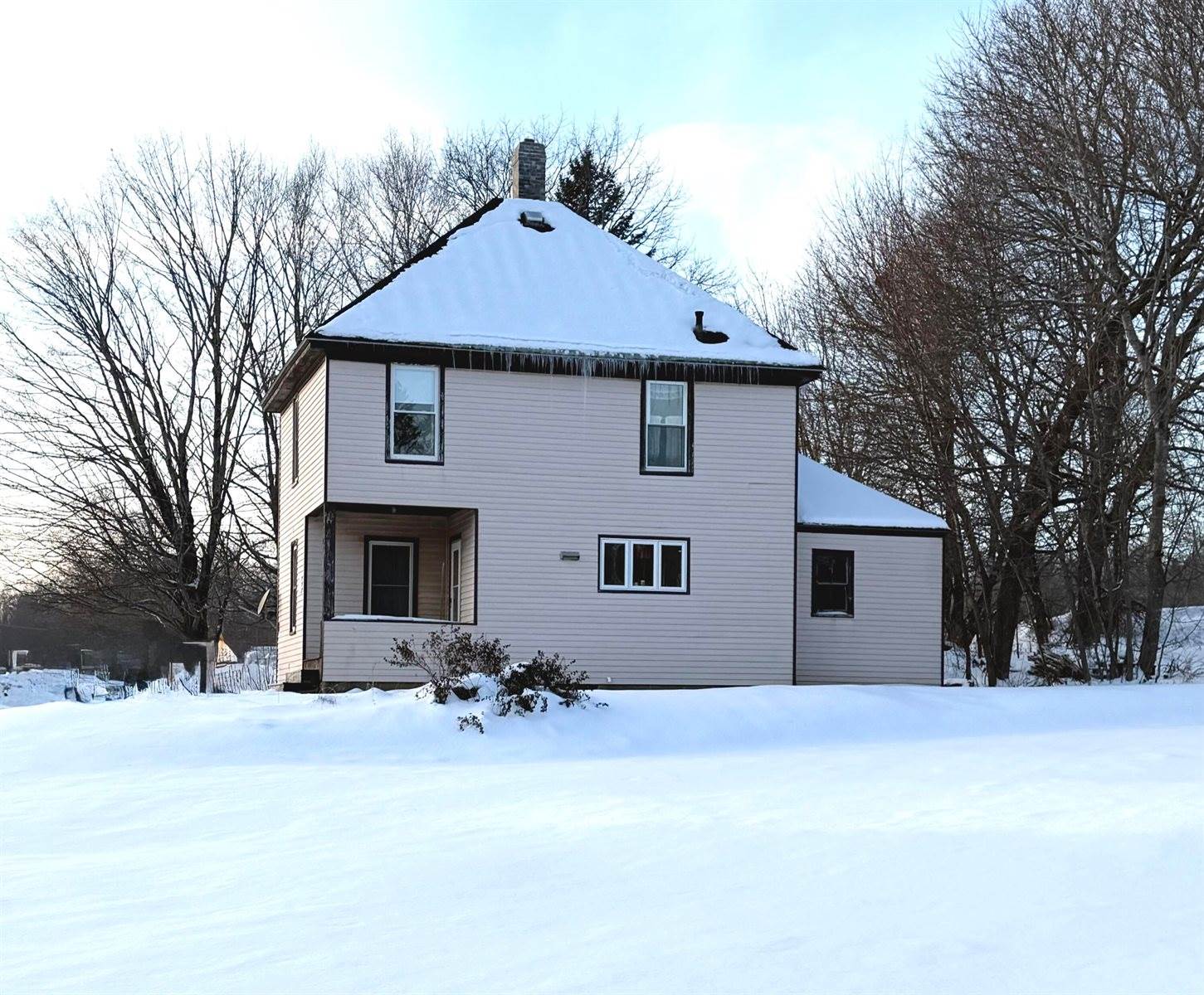 27 School Street, Guilford, ME 04443