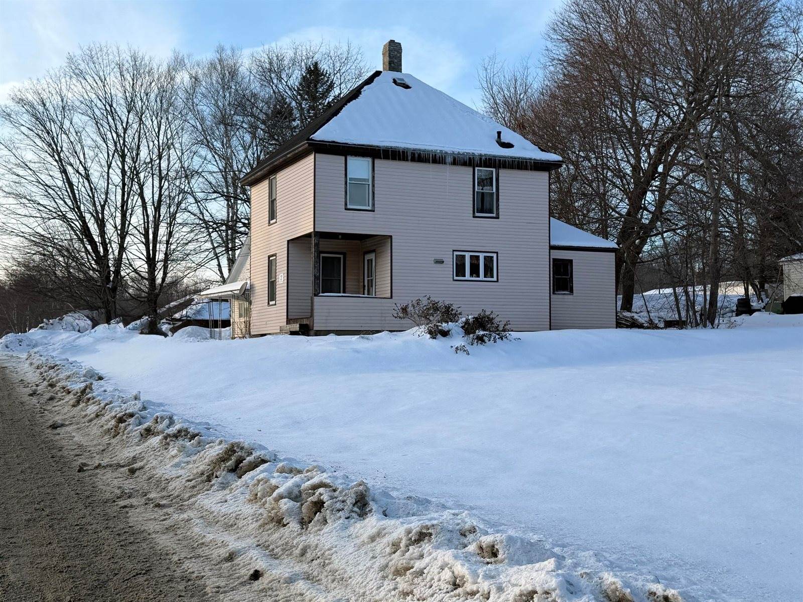 27 School Street, Guilford, ME 04443