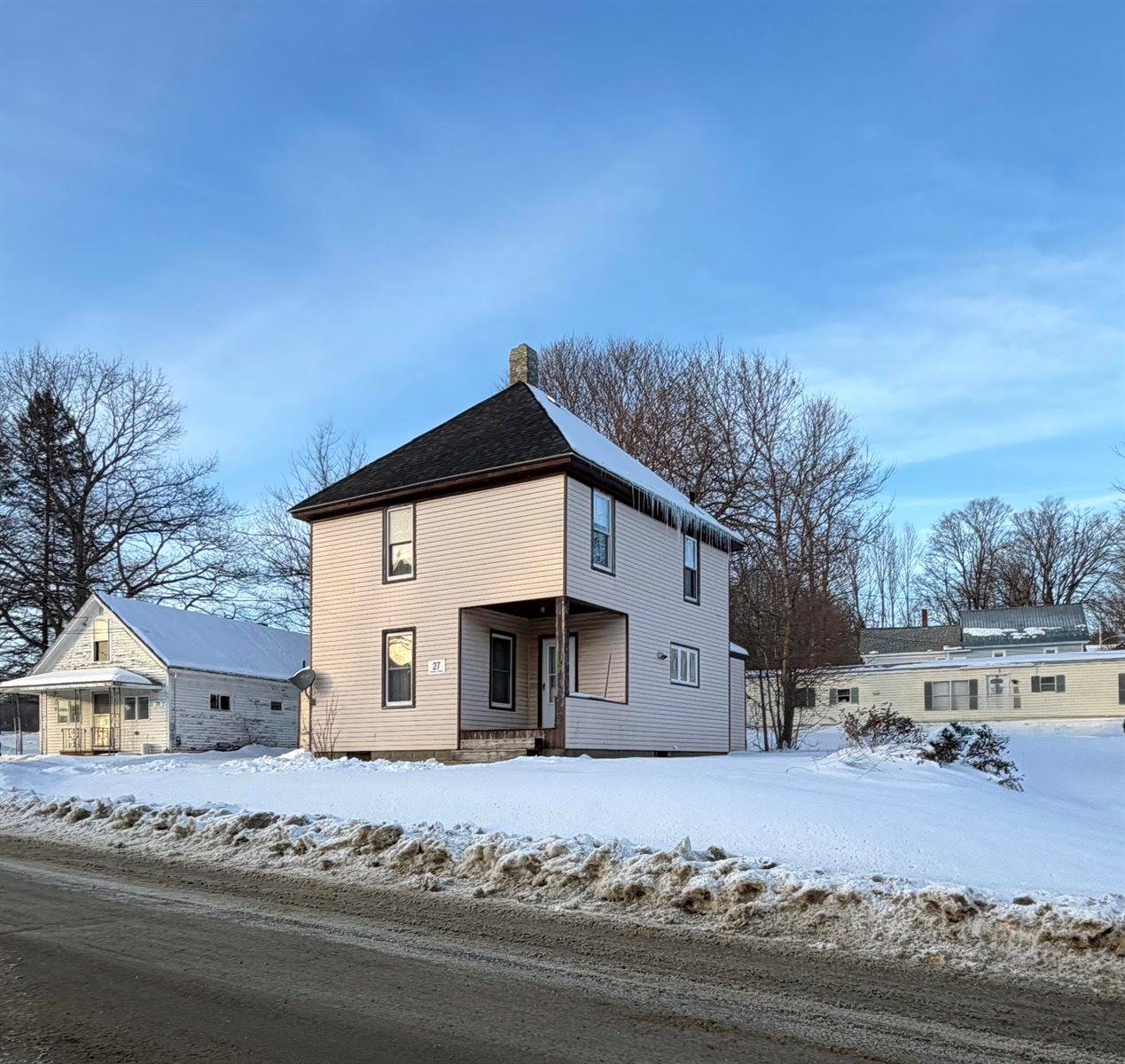 27 School Street, Guilford, ME 04443