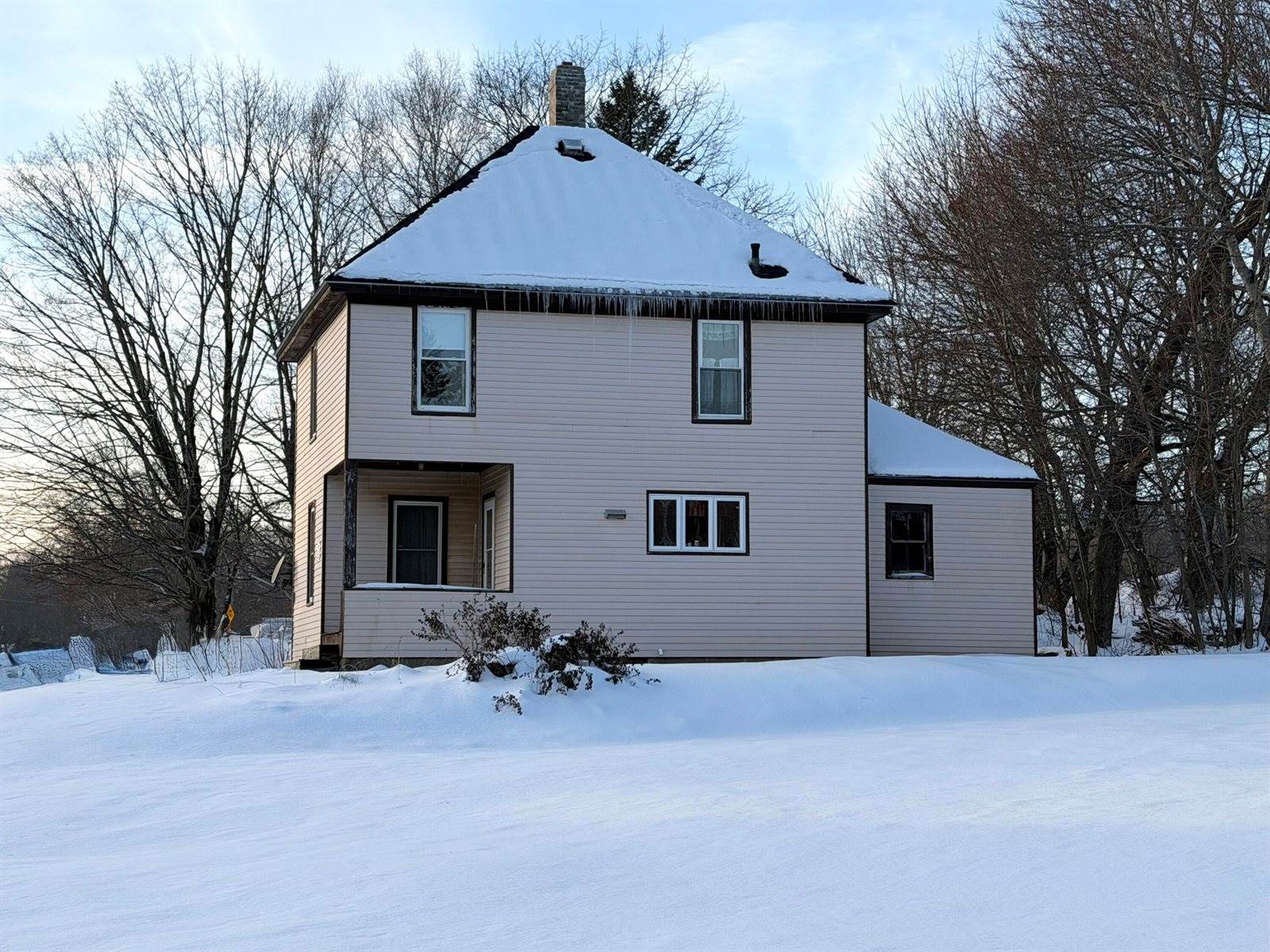 27 School Street, Guilford, ME 04443