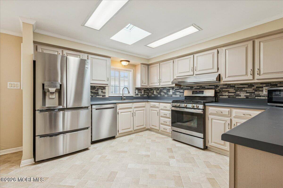 602 Walden Way, Whiting, NJ 08759