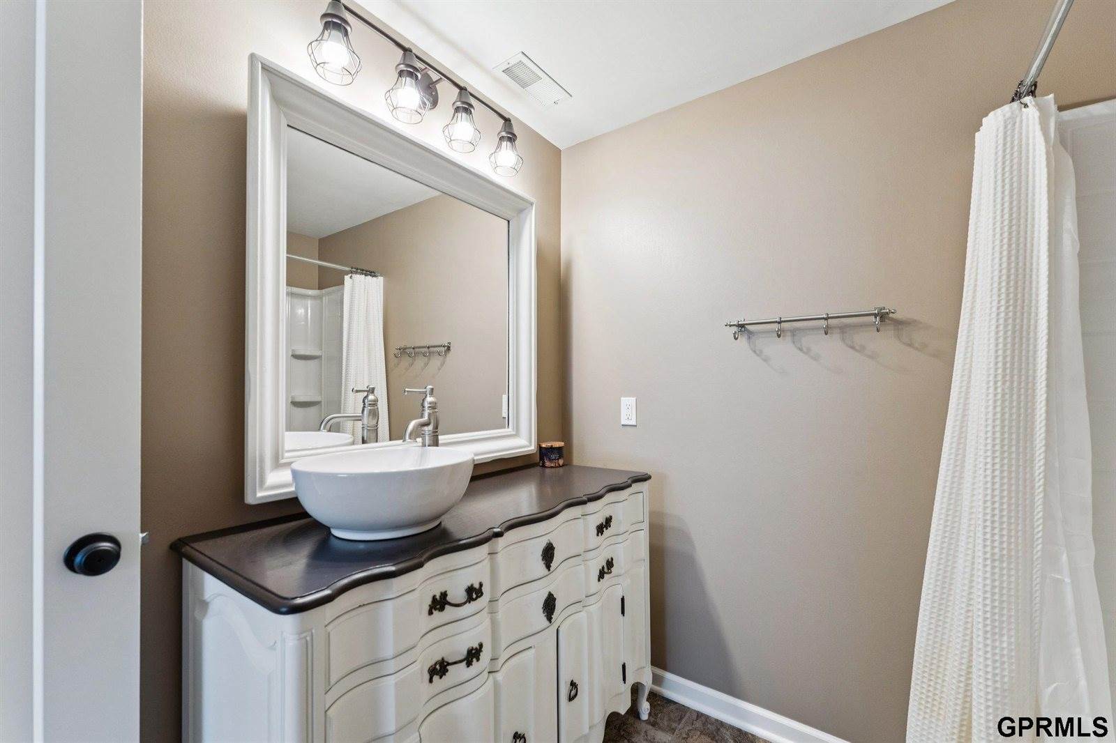 2504 North 154Th Avenue, Omaha, NE 68116