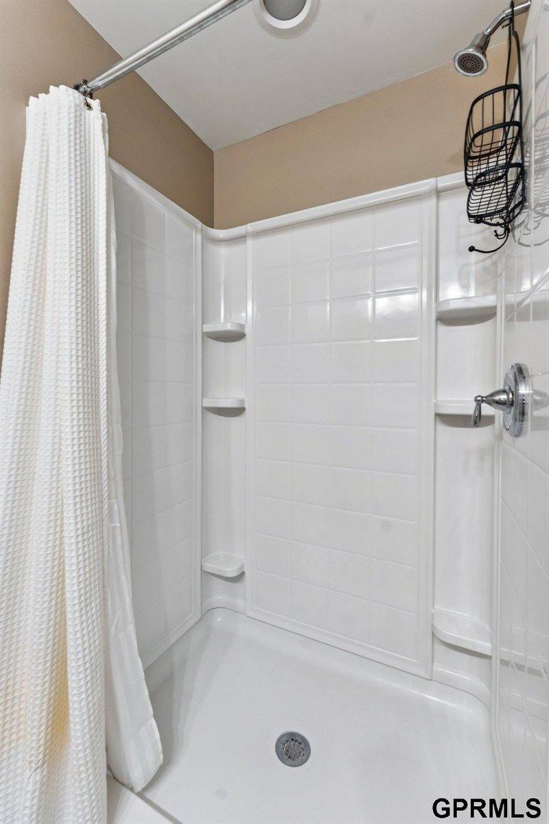 2504 North 154Th Avenue, Omaha, NE 68116