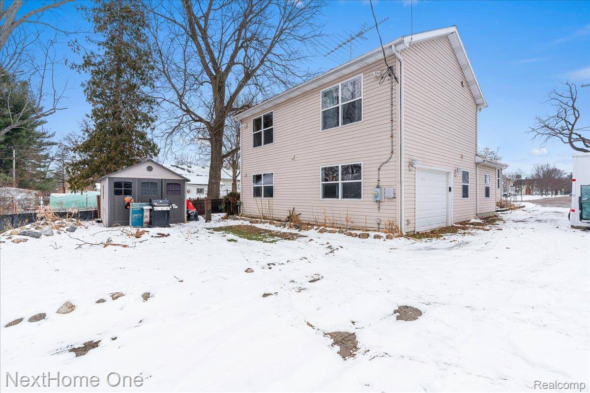 627 East Washington Street, HowellCity_Livingston, MI 48843