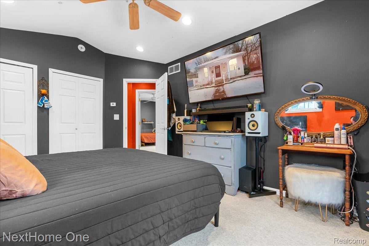 627 East Washington Street, HowellCity_Livingston, MI 48843