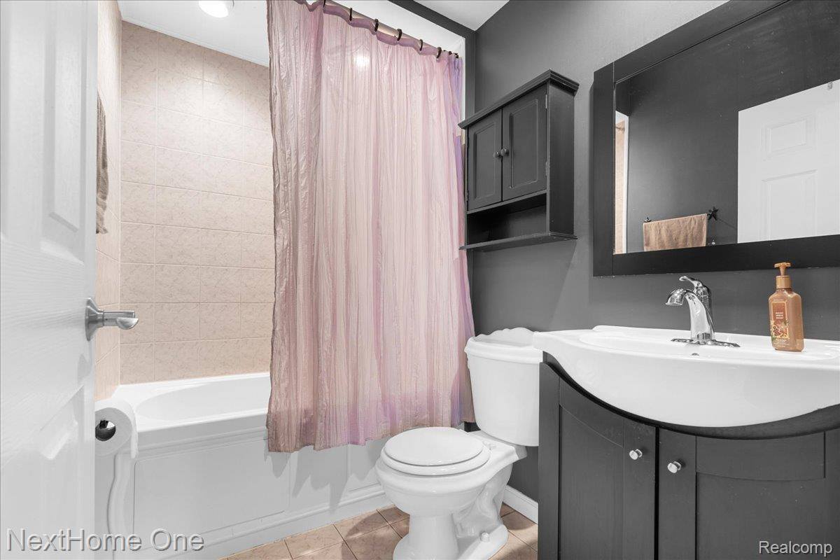 627 East Washington Street, HowellCity_Livingston, MI 48843