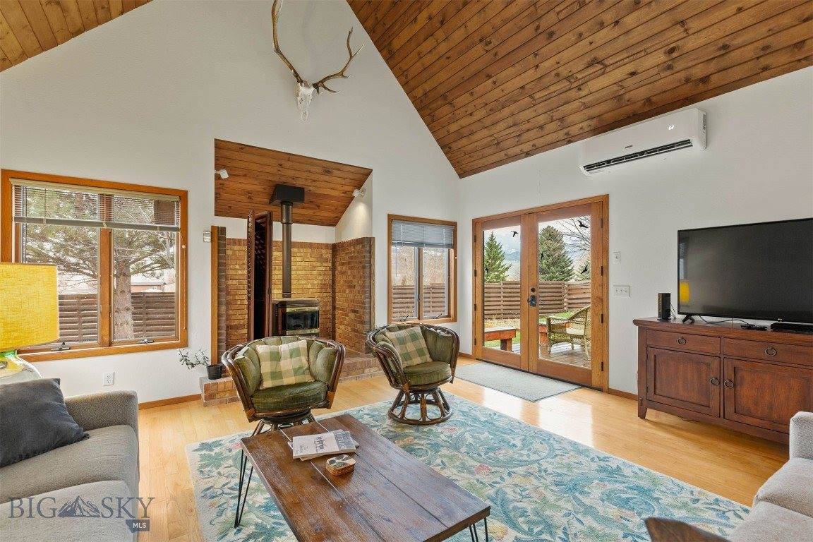 4 Solar Mountain Road, Gardiner, MT 59030