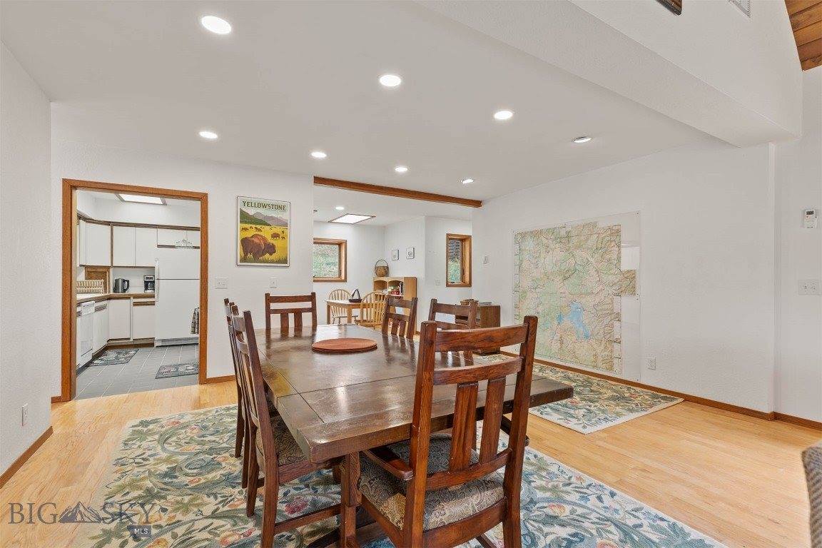 4 Solar Mountain Road, Gardiner, MT 59030