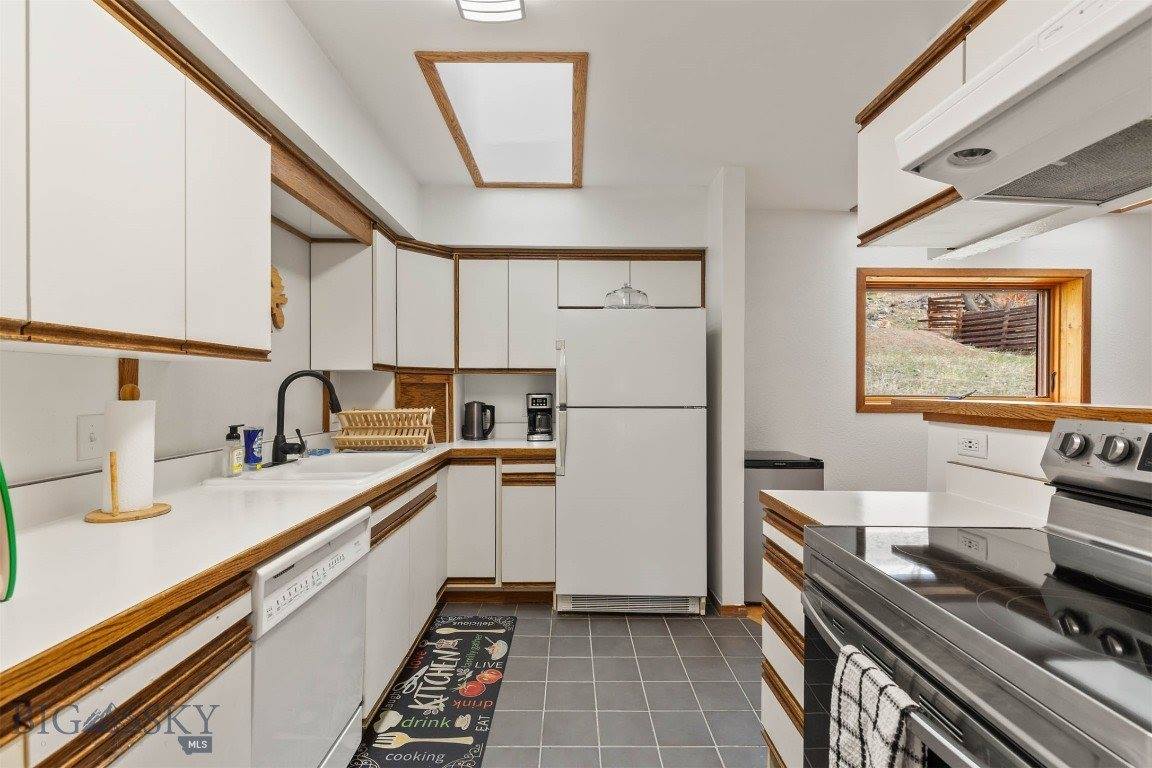 4 Solar Mountain Road, Gardiner, MT 59030