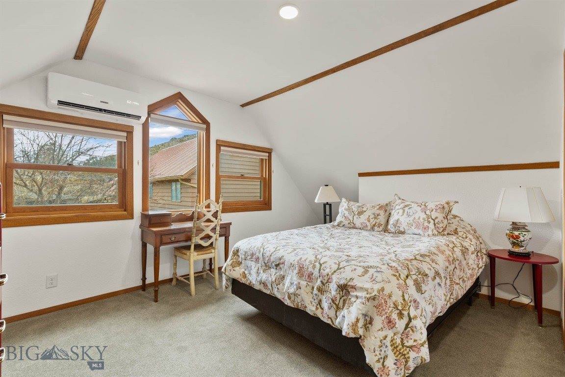 4 Solar Mountain Road, Gardiner, MT 59030