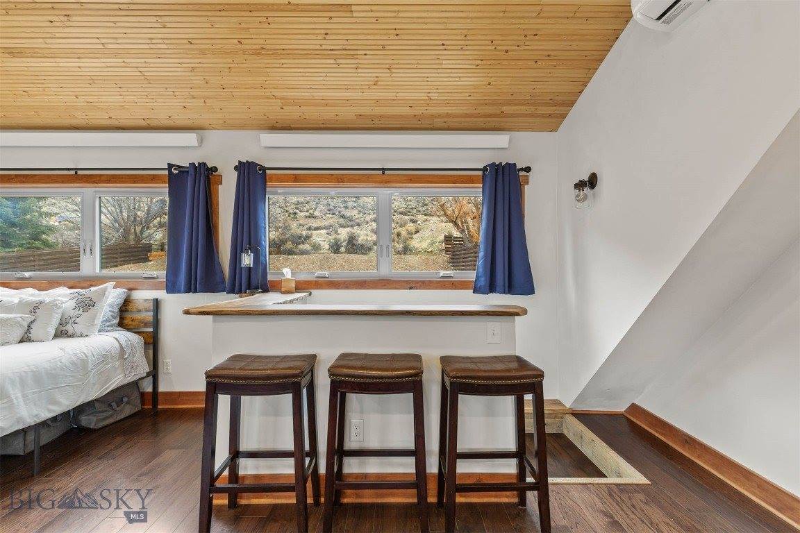 4 Solar Mountain Road, Gardiner, MT 59030