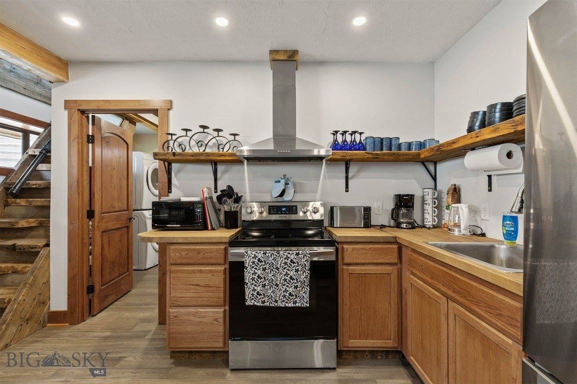 4 Solar Mountain Road, Gardiner, MT 59030