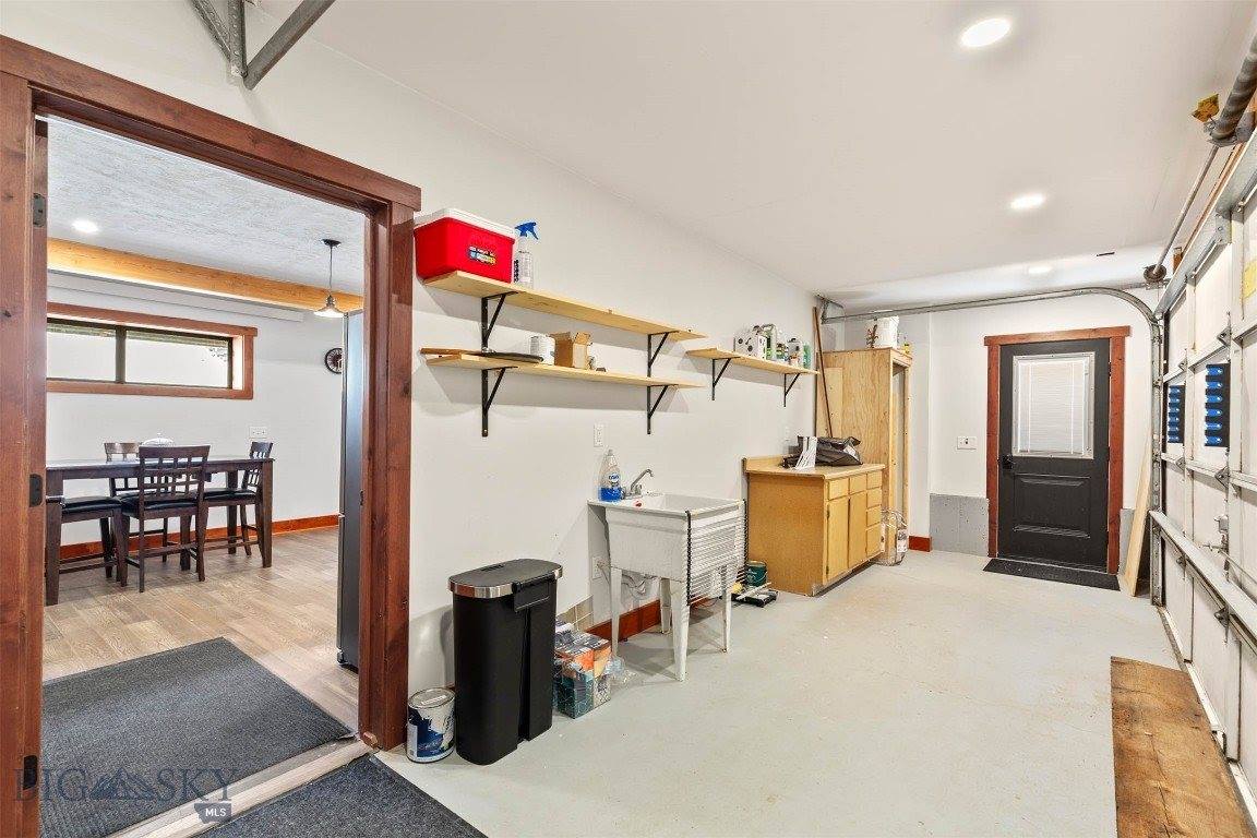 4 Solar Mountain Road, Gardiner, MT 59030