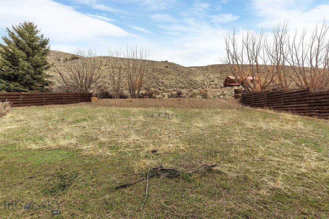 4 Solar Mountain Road, Gardiner, MT 59030