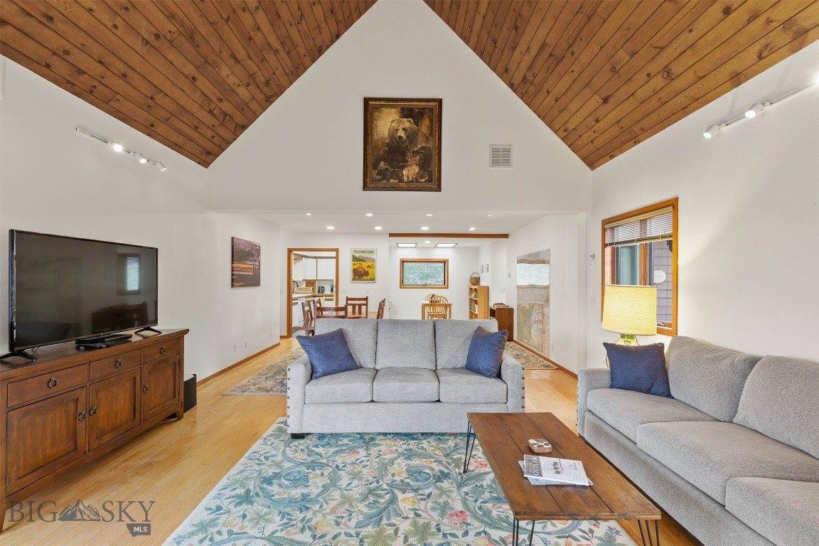 4 Solar Mountain Road, Gardiner, MT 59030