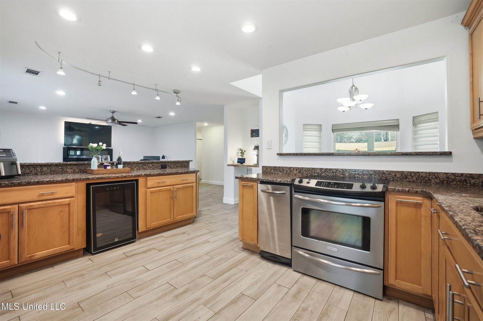 6800 Riviera Drive, Biloxi, MS 39532