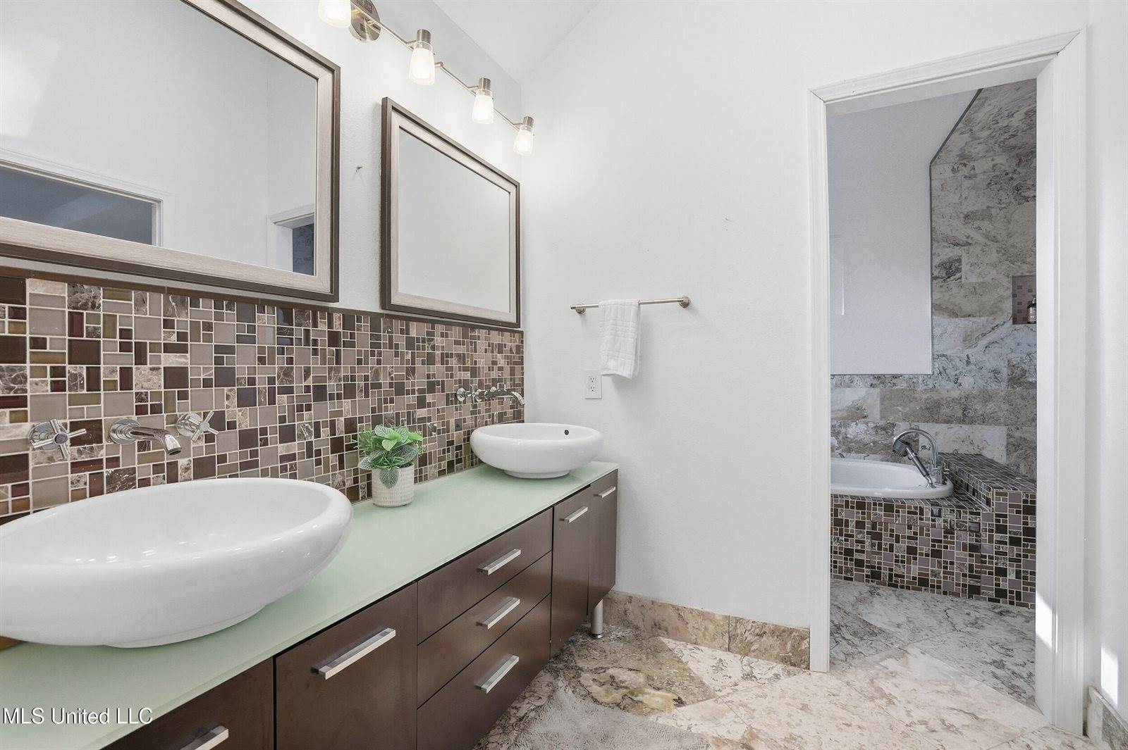 6800 Riviera Drive, Biloxi, MS 39532