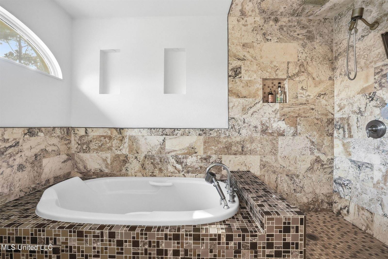 6800 Riviera Drive, Biloxi, MS 39532