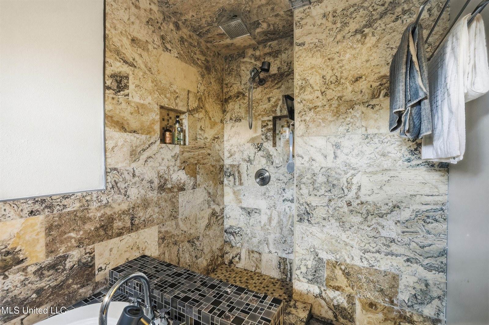 6800 Riviera Drive, Biloxi, MS 39532