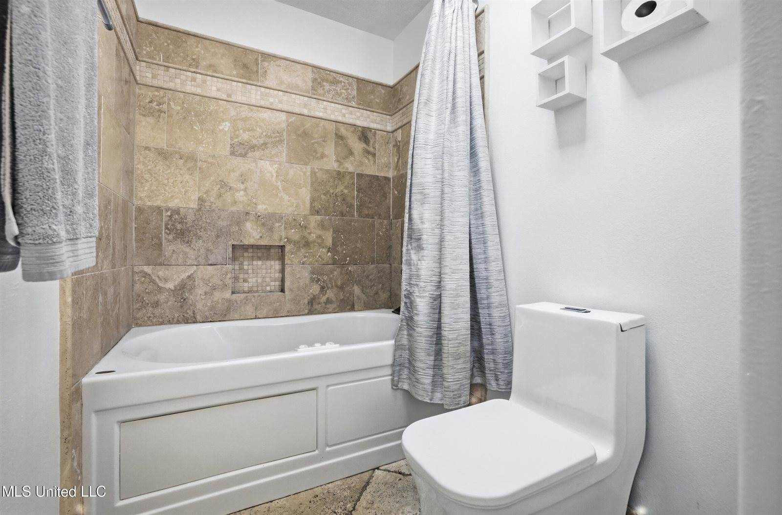 6800 Riviera Drive, Biloxi, MS 39532