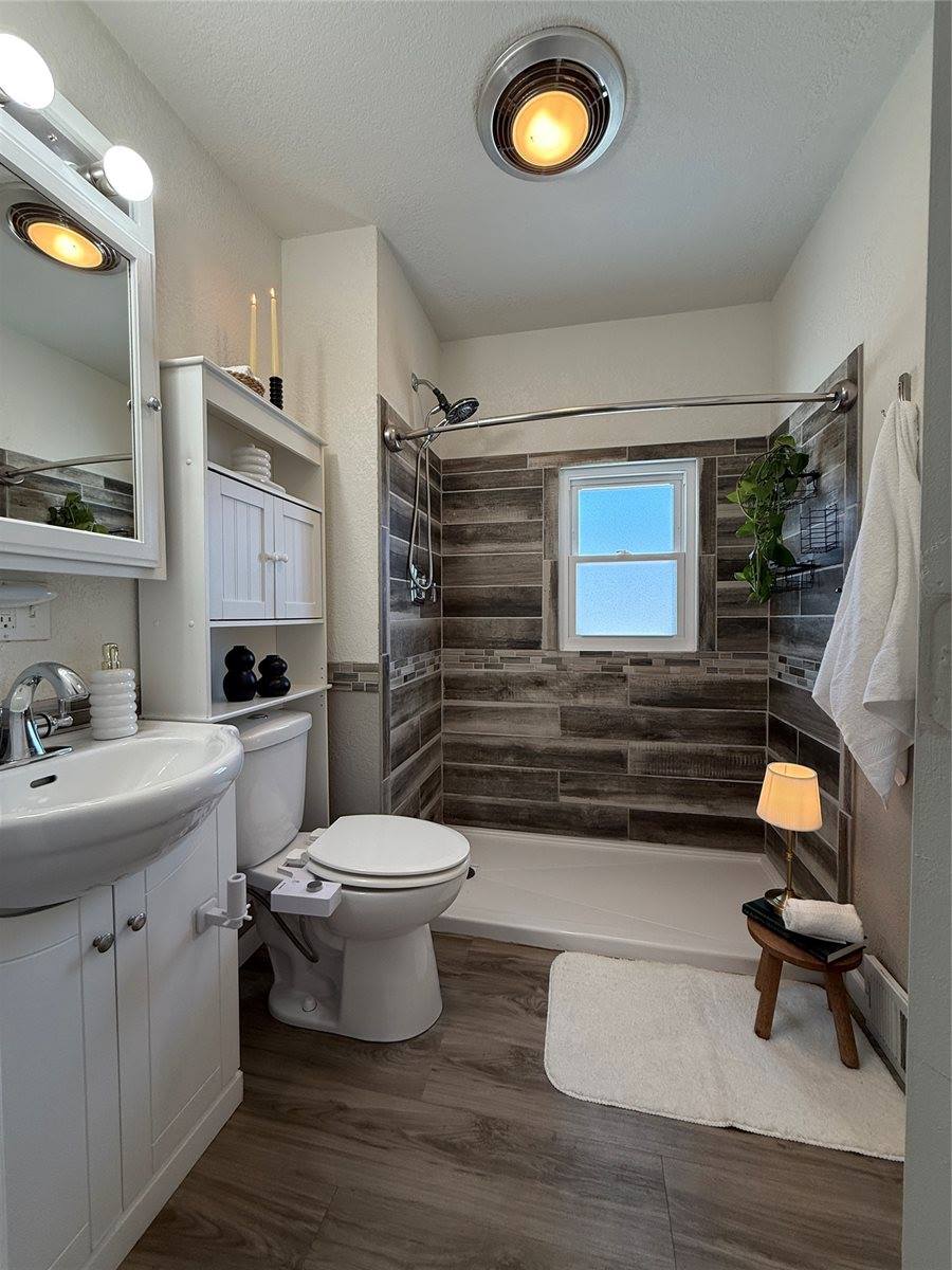 4339 Ovid Avenue, Des Moines, IA 50310