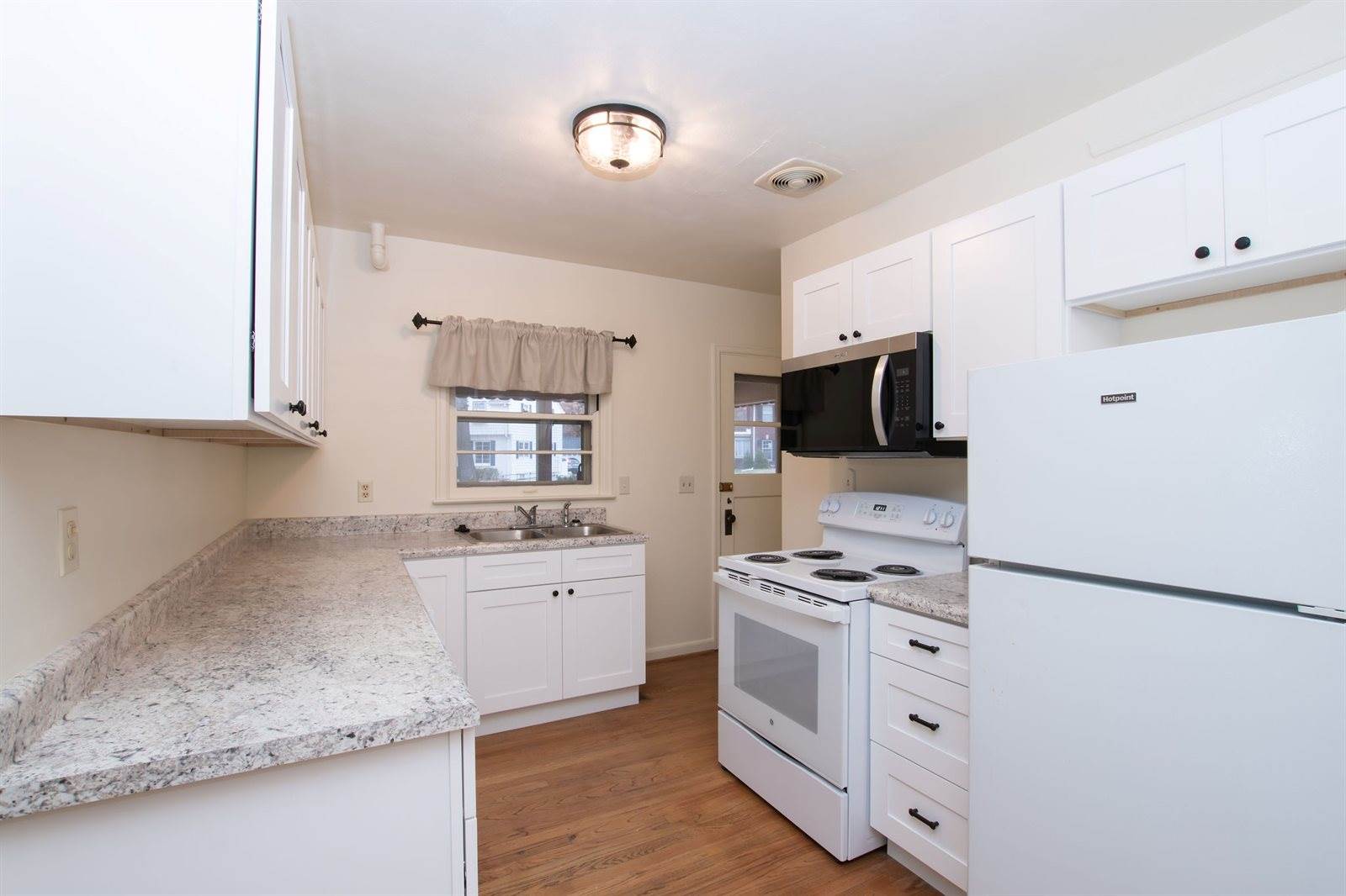 4933 Woodland Avenue, Des Moines, IA 50312