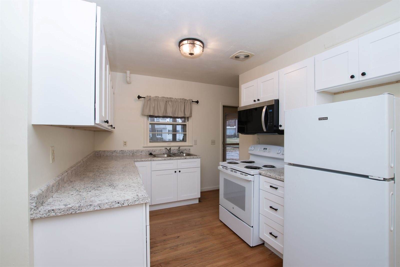 4933 Woodland Avenue, Des Moines, IA 50312