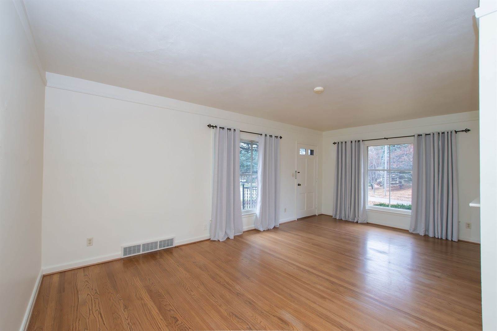 4933 Woodland Avenue, Des Moines, IA 50312