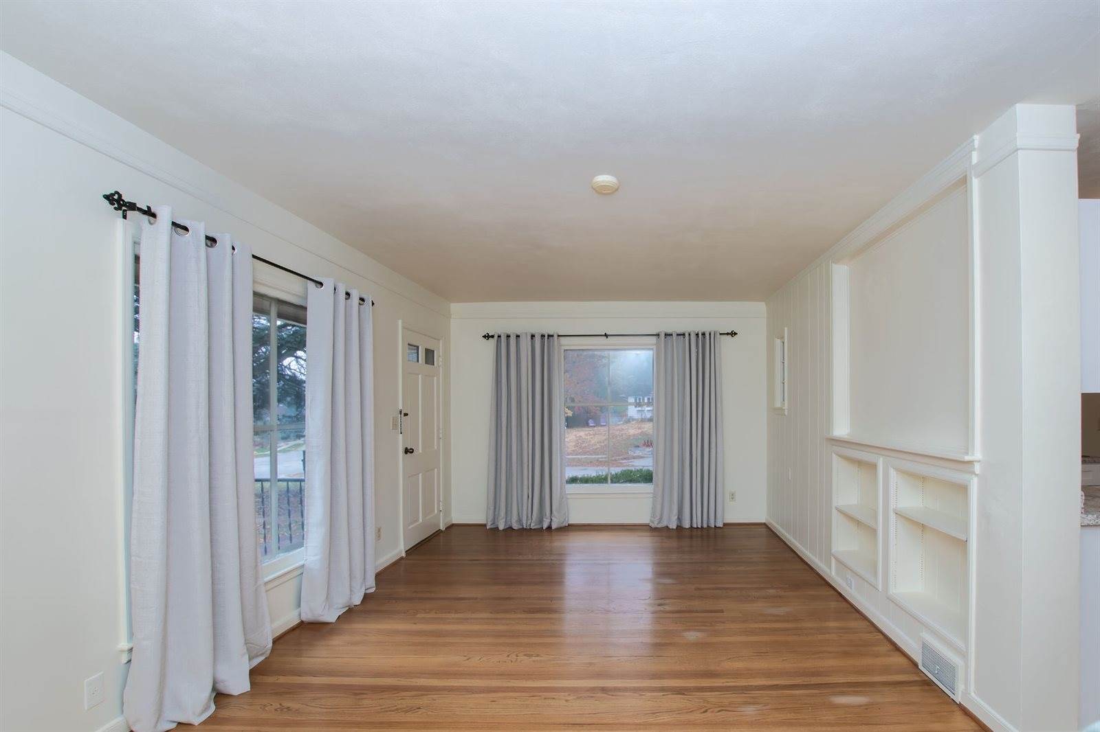 4933 Woodland Avenue, Des Moines, IA 50312