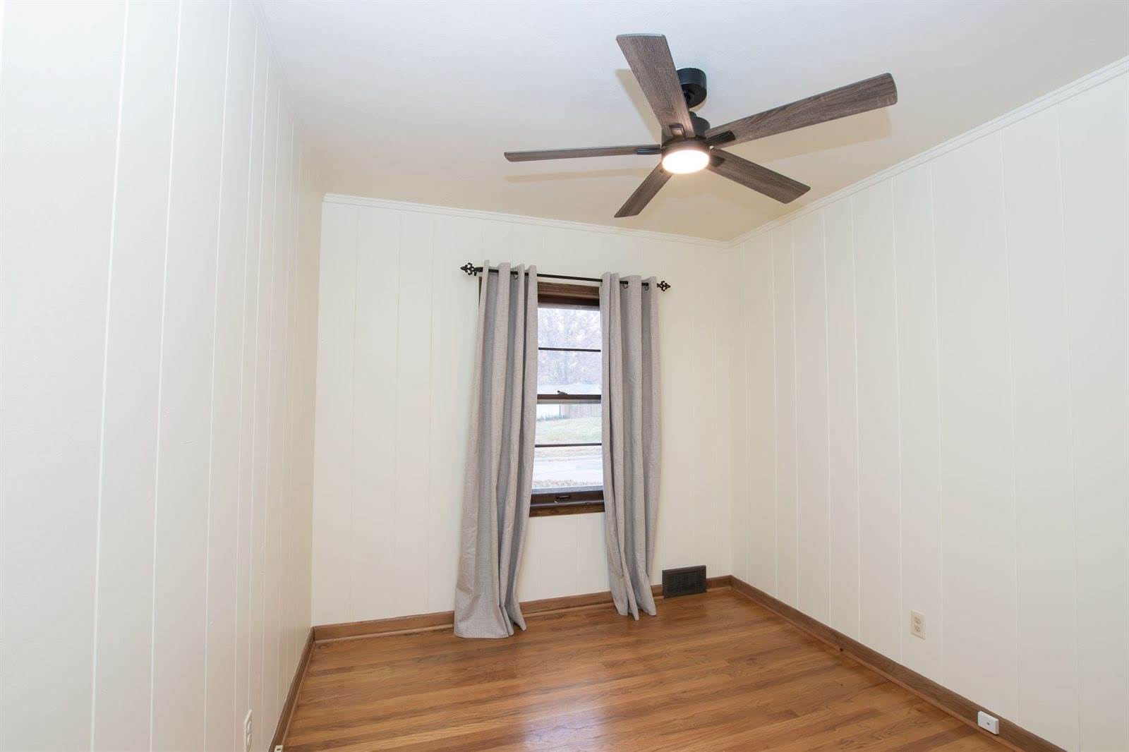 4933 Woodland Avenue, Des Moines, IA 50312