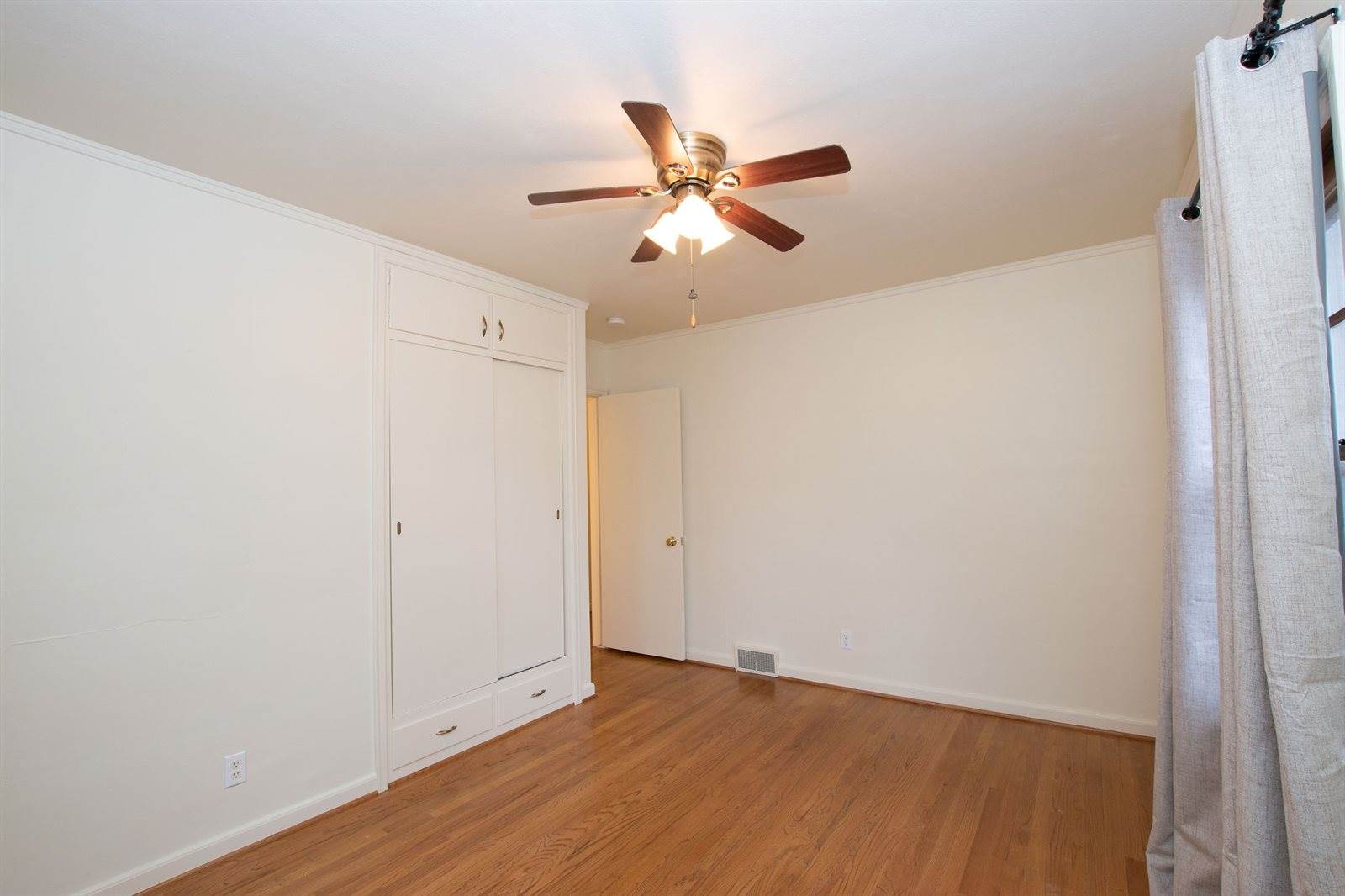 4933 Woodland Avenue, Des Moines, IA 50312