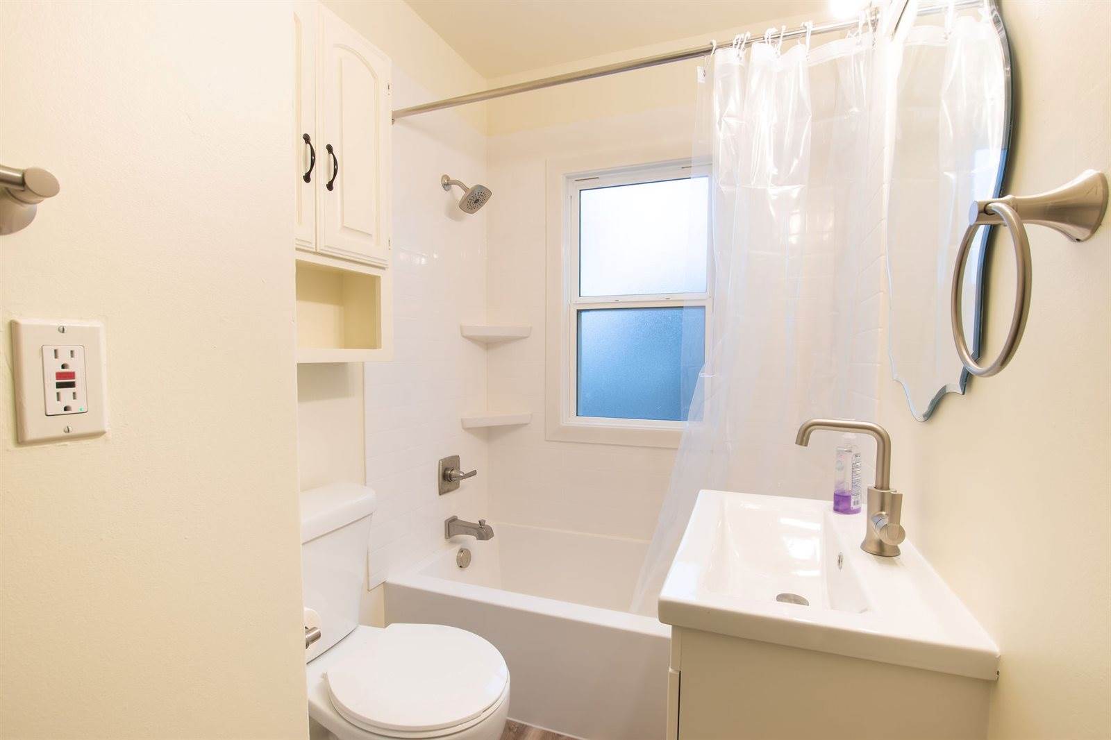 4933 Woodland Avenue, Des Moines, IA 50312