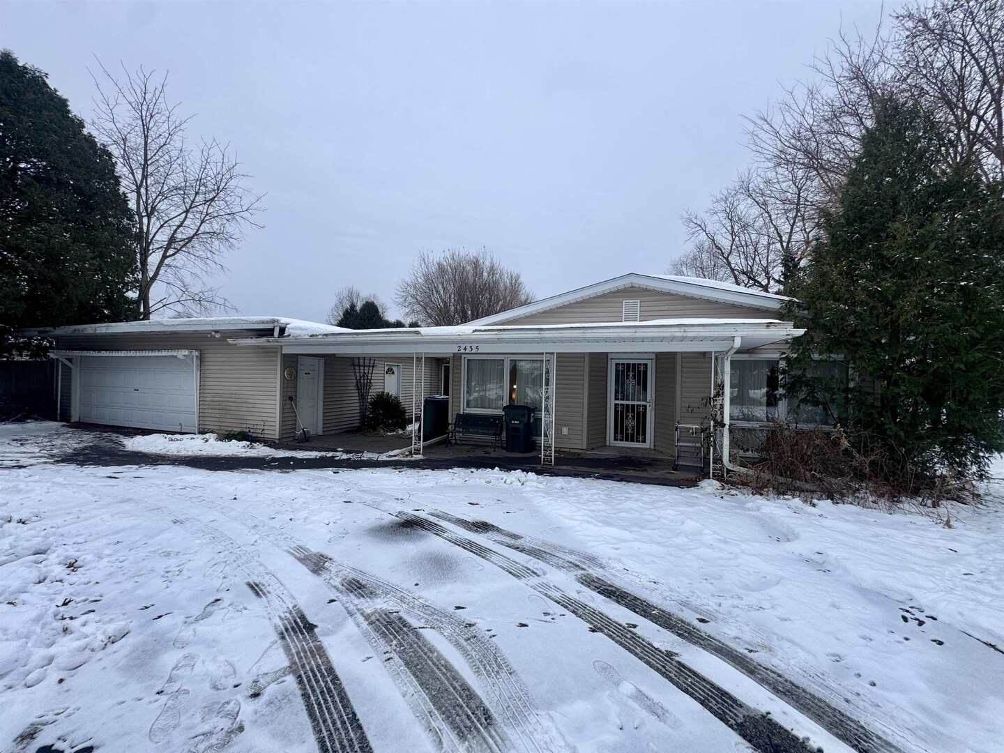 2435 East 41st Street, Davenport, IA 52806