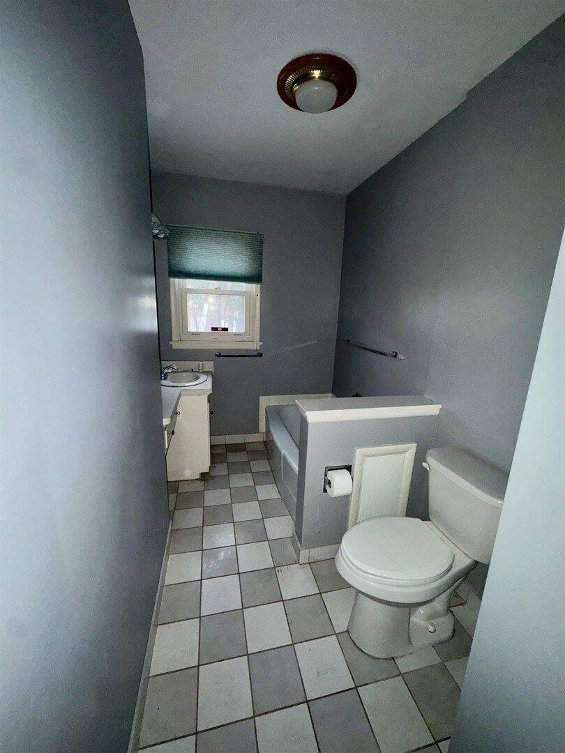 2435 East 41st Street, Davenport, IA 52806